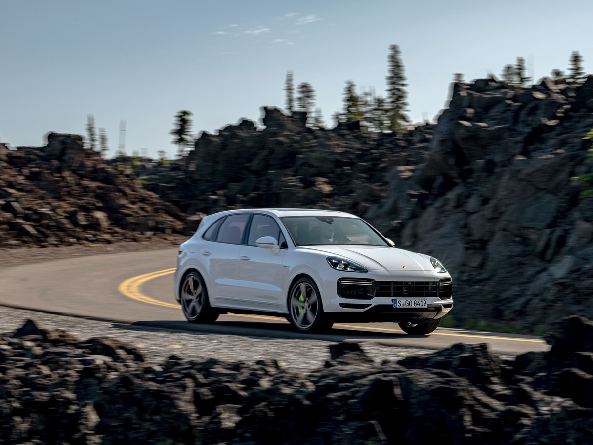 06 2020 Porsche Cayenne Turbo S Ehybrid