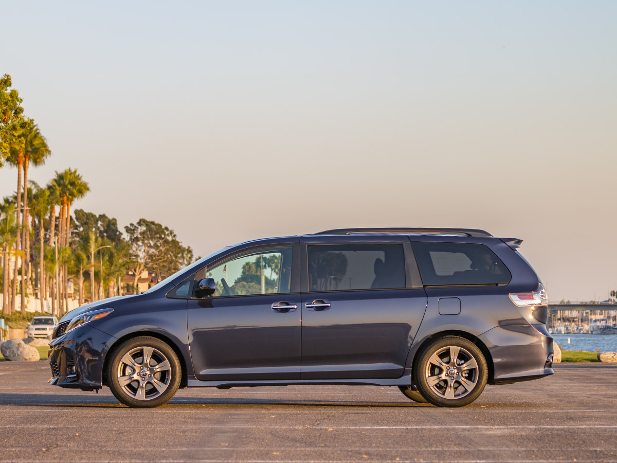 07 2018 Toyota Sienna SE Exterior KBB