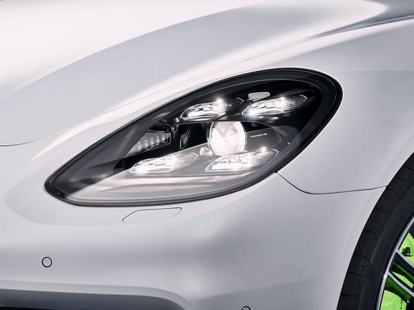 08 2018 Panamera 4 E Hybrid
