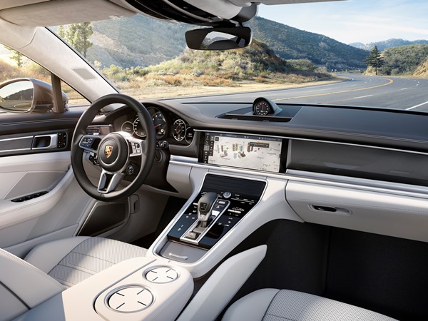 09 2017 Porsche Panamera
