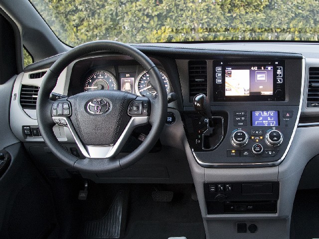 09 2017 Toyota Sienna FC