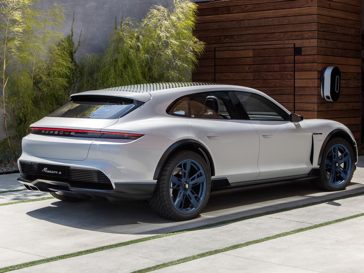 11a Porsche Mission E Cross Turismo Concept
