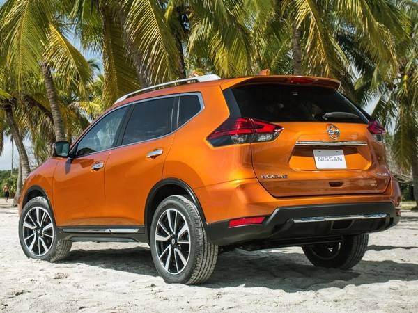 12 2017 Nissan Rogue Sl
