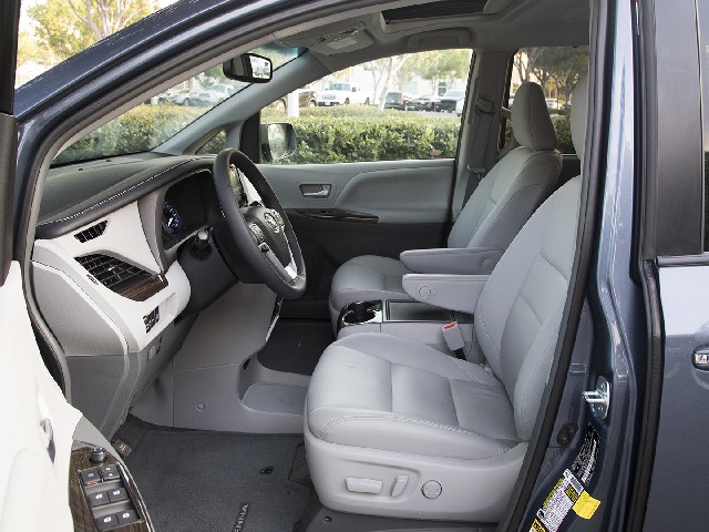 12 2017 Toyota Sienna FC