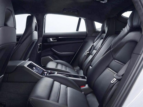 13 2018 Panamera 4 E Hybrid