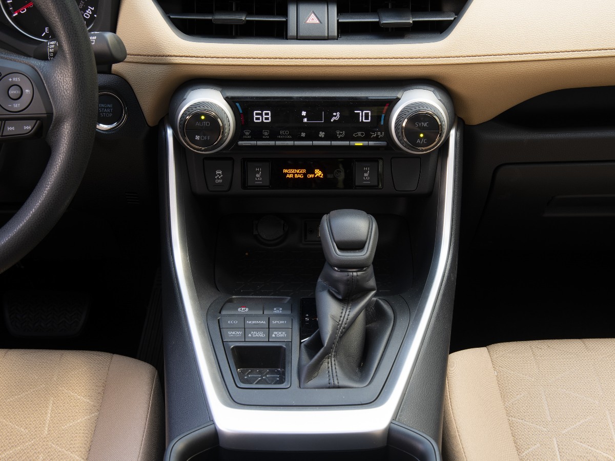 13 2019 Toyota Rav4 Black Kbb