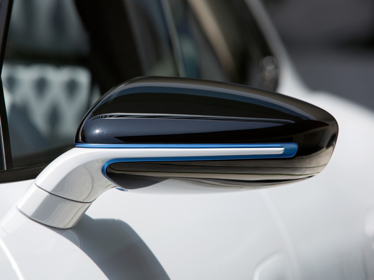 13 Porsche Mission E Cross Turismo Concept
