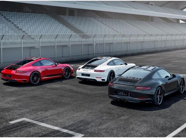 14 2017 Porsche 911 Carrera S Endurance Racing Edition