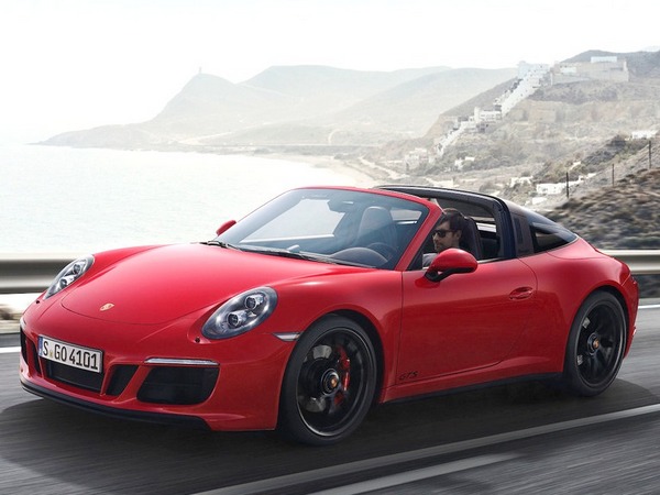 14 2018 Porsche 911 Carrera Gts