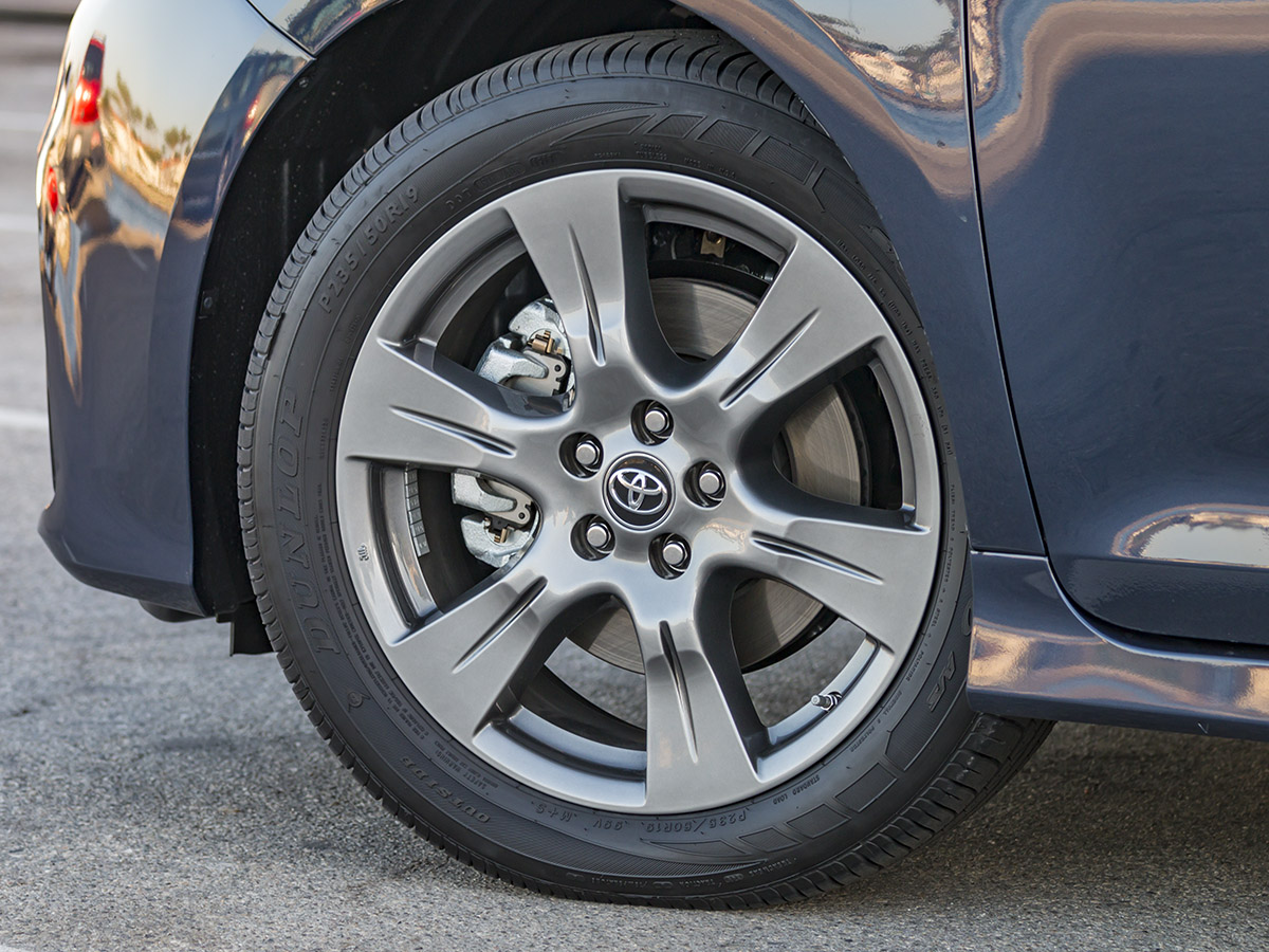 17 2018 Toyota Sienna SE Exterior KBB
