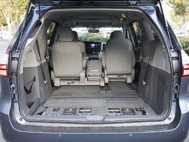 20 2017 Toyota Sienna FC