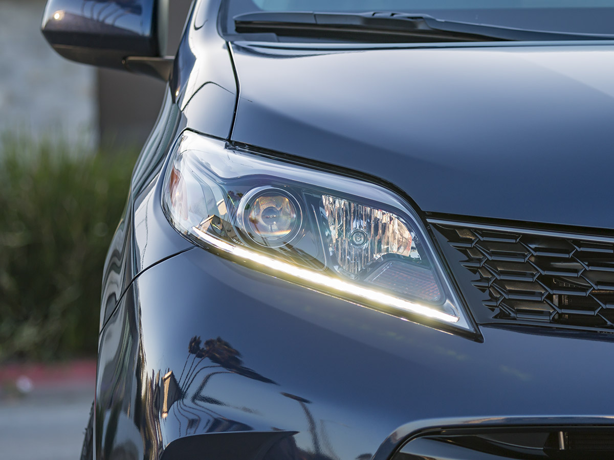 20 2018 Toyota Sienna SE Exterior KBB