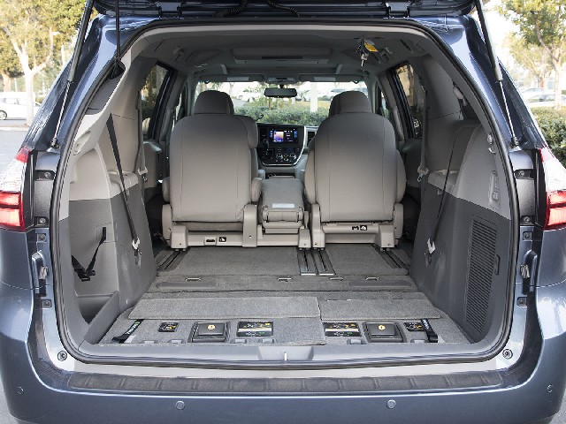 21 2017 Toyota Sienna FC