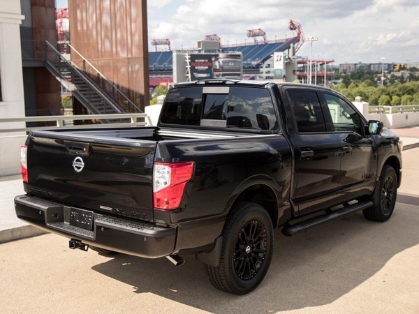 21 2018 Nissan Titan Midnight Edition