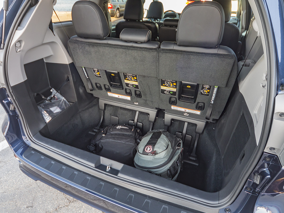 26 2018 Toyota Sienna SE Cargo KBB