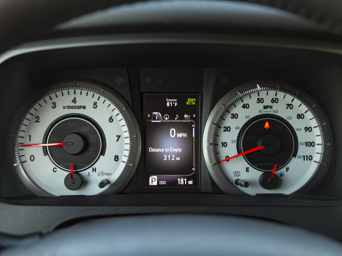 32 2018 Toyota Sienna SE Interior KBB