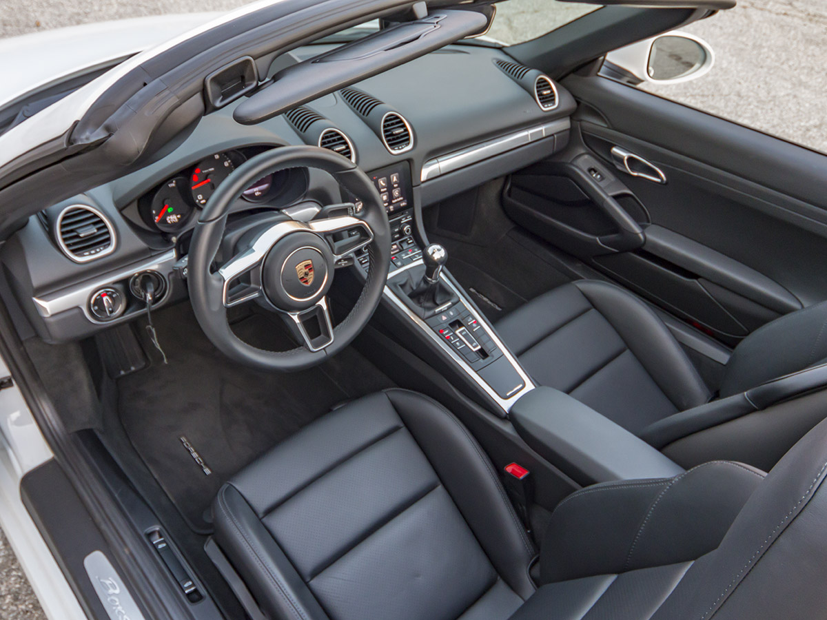 35 2018 Porsche 718 Boxster Interior KBB