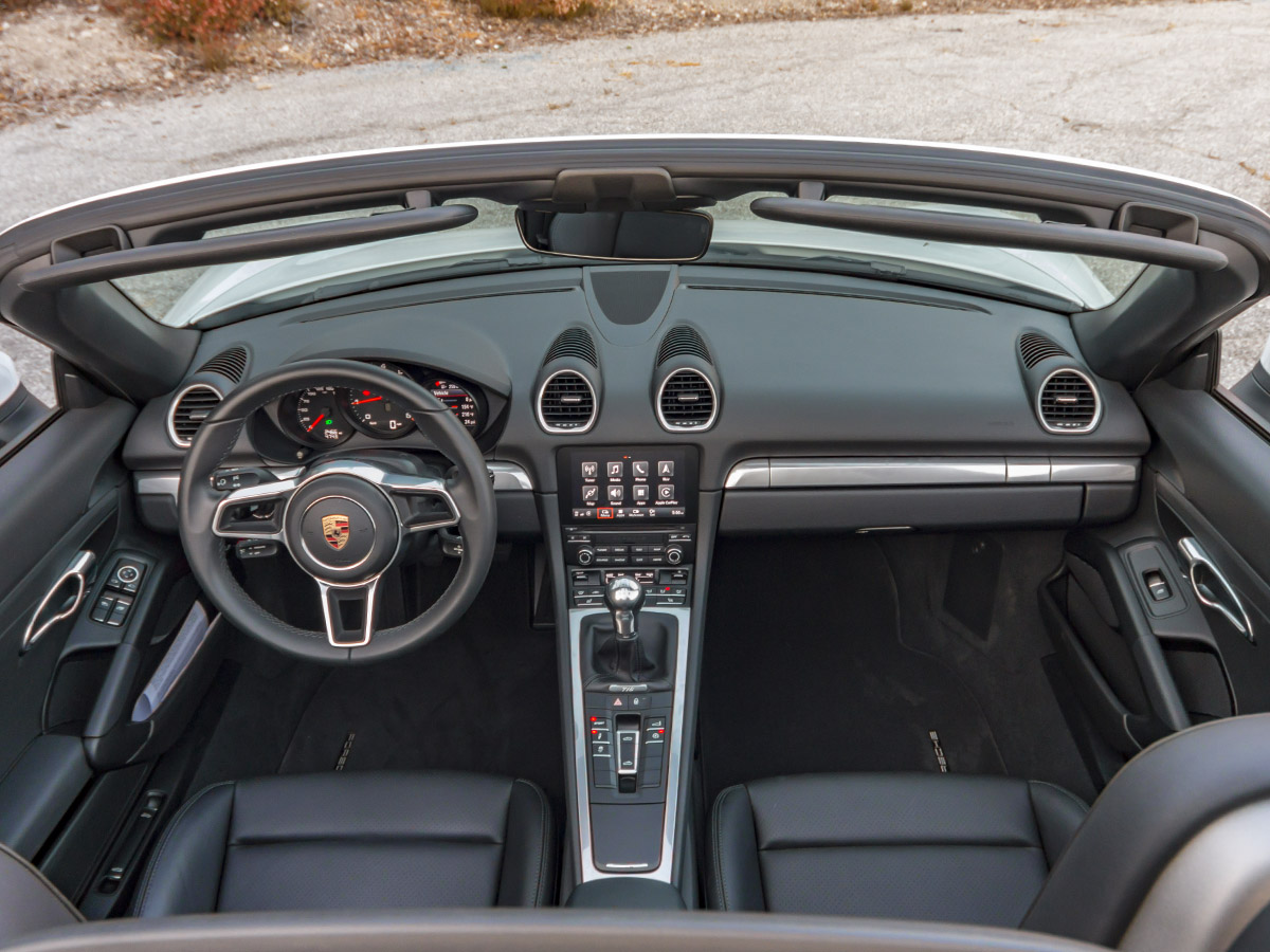 36 2018 Porsche 718 Boxster Interior KBB