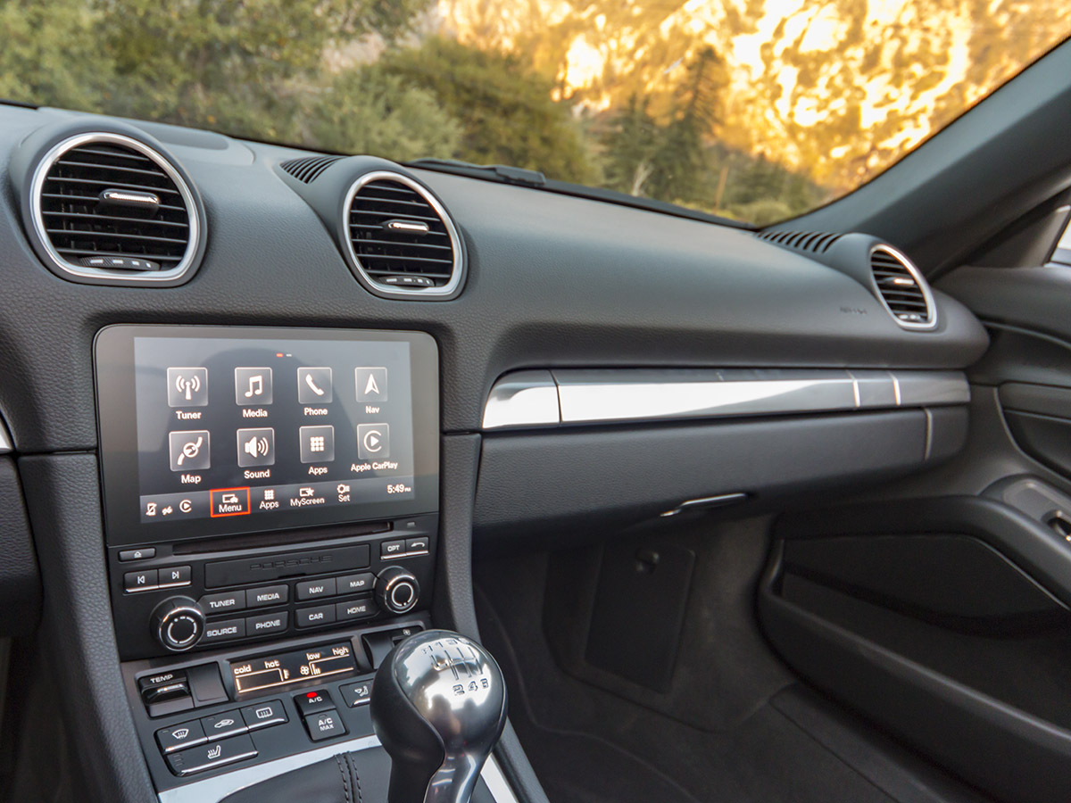 37 2018 Porsche 718 Boxster Interior KBB