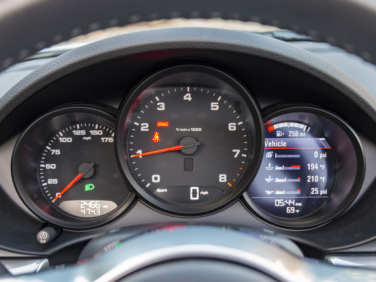 38 2018 Porsche 718 Boxster Interior KBB