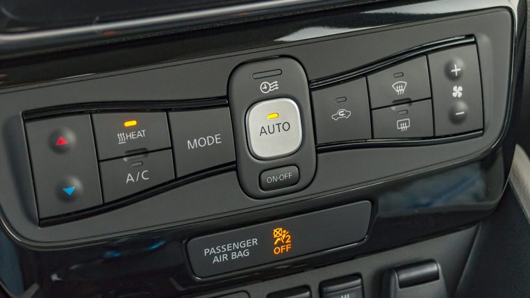 39 2018 Nissan Leaf Interior KBB