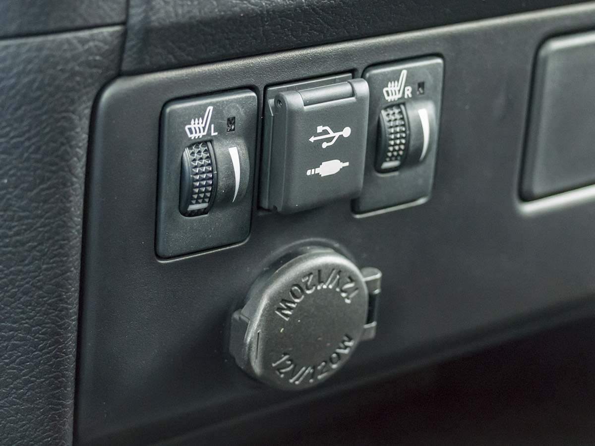 39 2018 Toyota Sienna SE Interior KBB