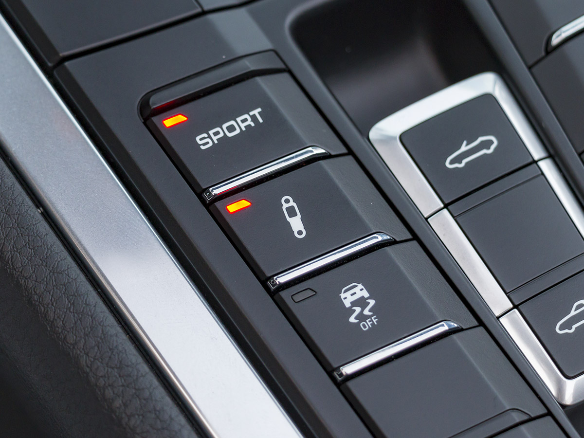 47 2018 Porsche 718 Boxster Interior KBB