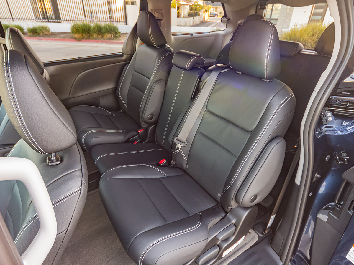 47 2018 Toyota Sienna SE Interior KBB