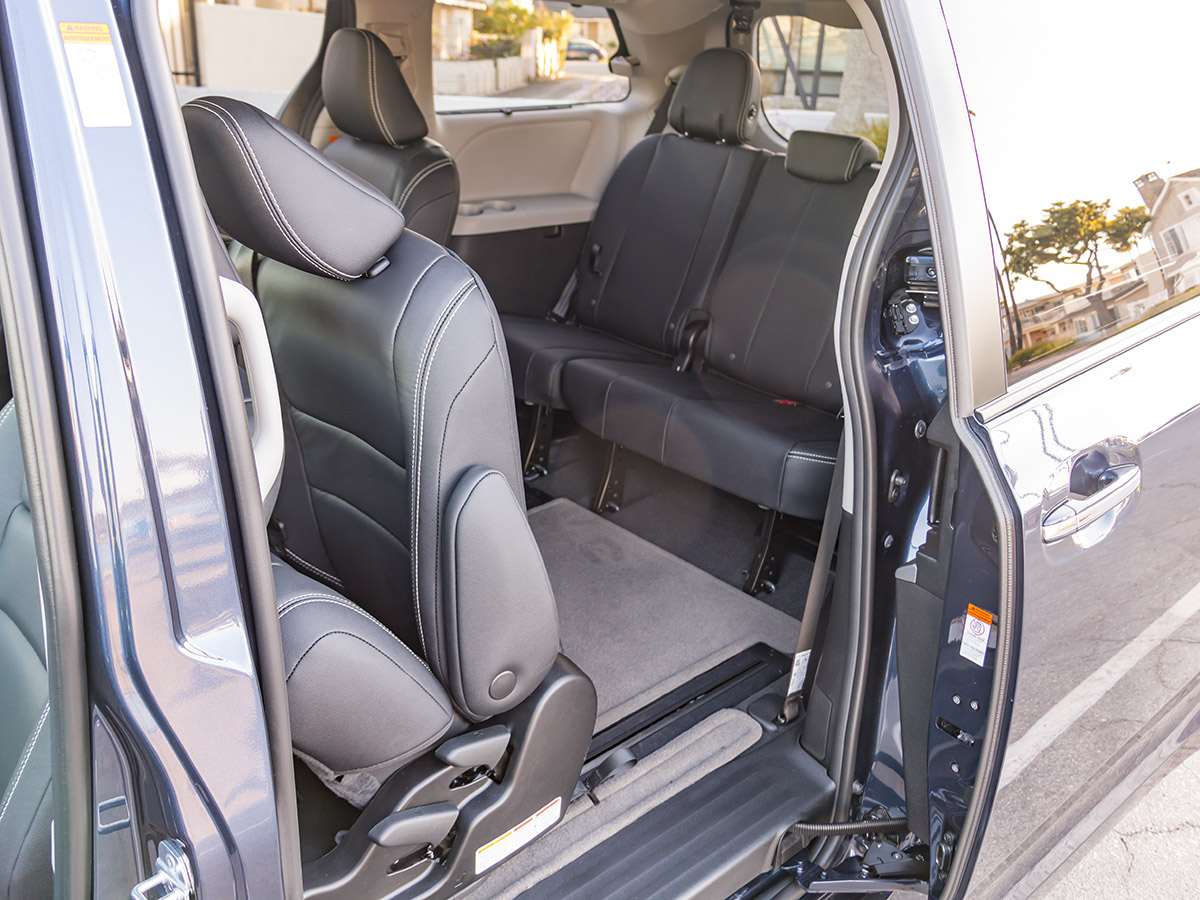 50 2018 Toyota Sienna SE Interior KBB
