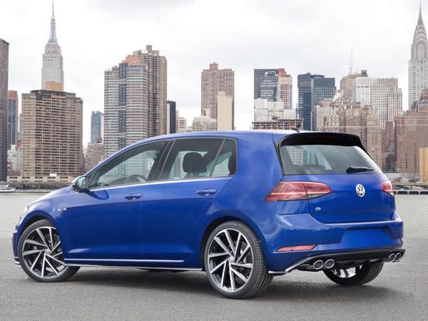 51 2018 Volkswagen Golf R
