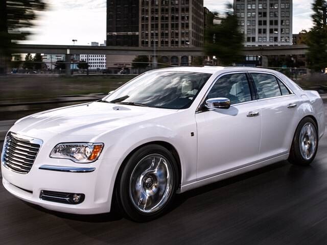 2013-chrysler-300-frontside_cr300mtn131_640x480?interpolation=high-quality&downsize=640:*