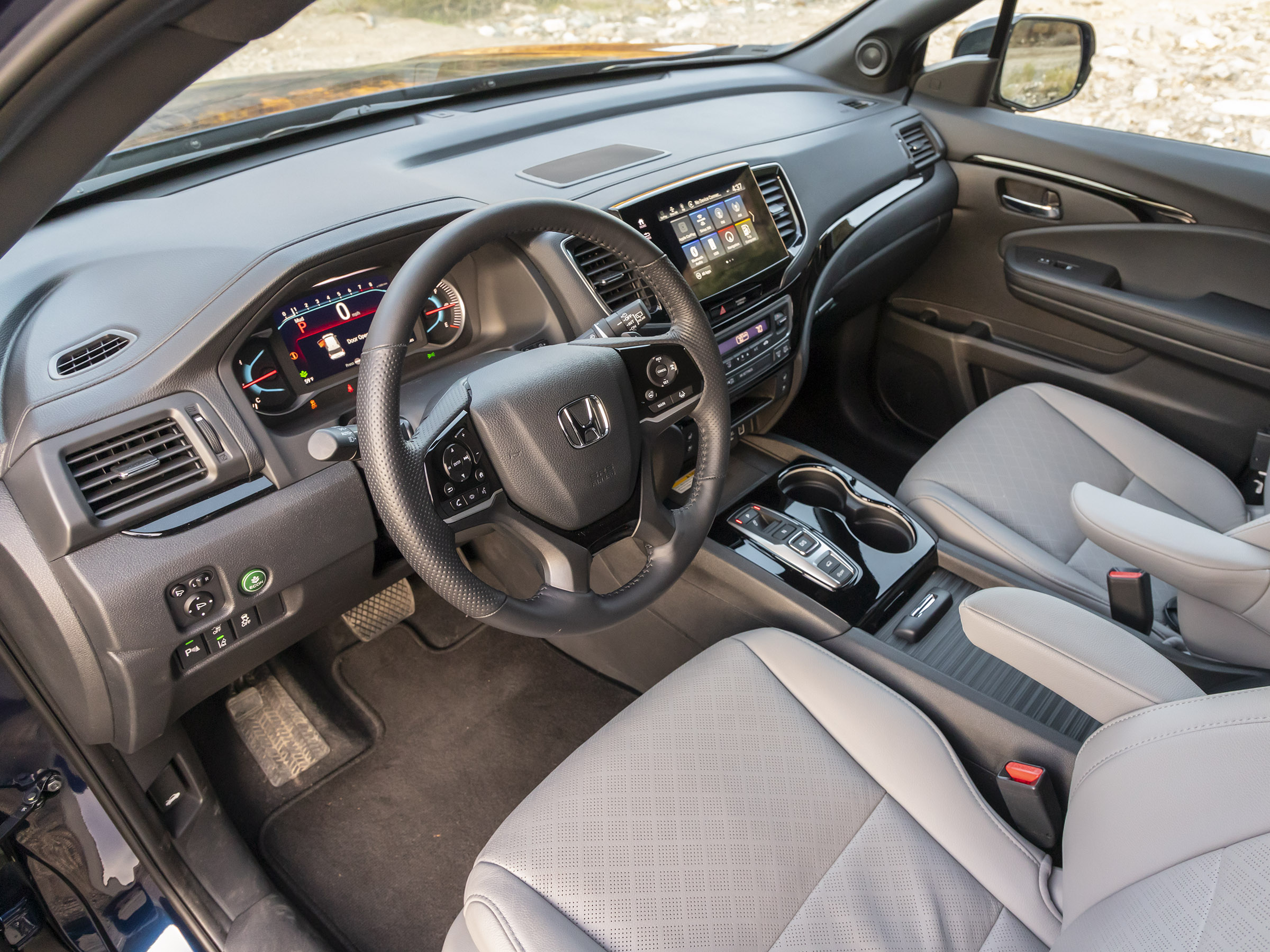 43 2019 Honda Passport Interior LT KBB