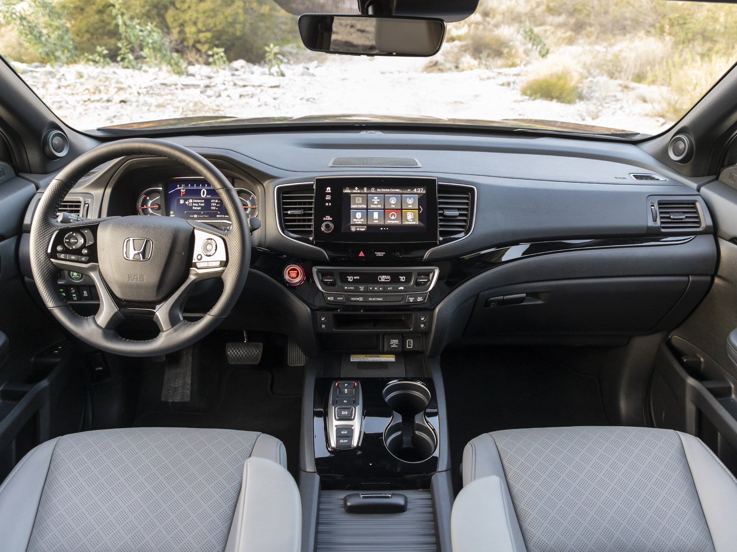 44 2019 Honda Passport Interior LT KBB