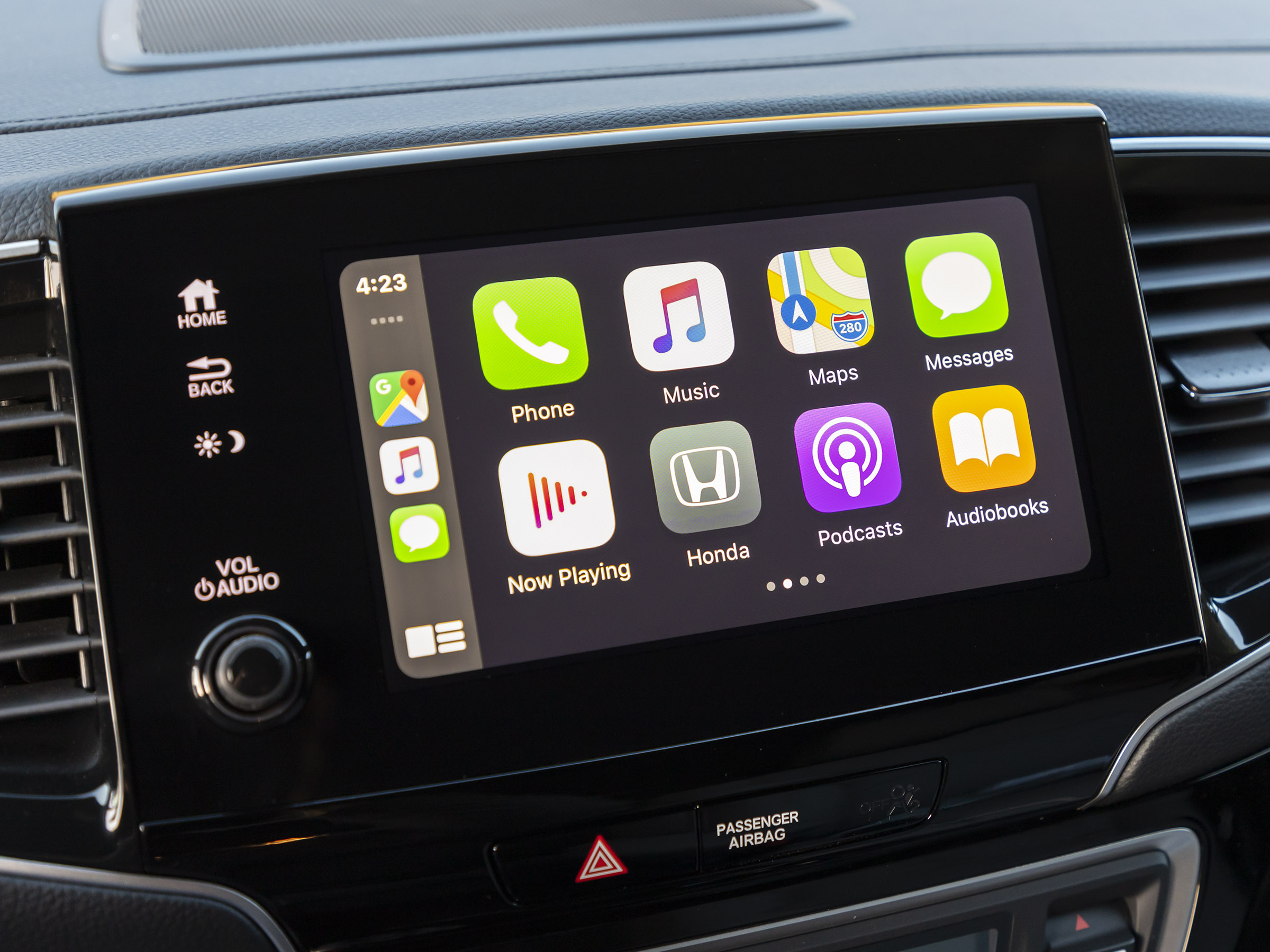 48 2019 Honda Passport Interior LT KBB
