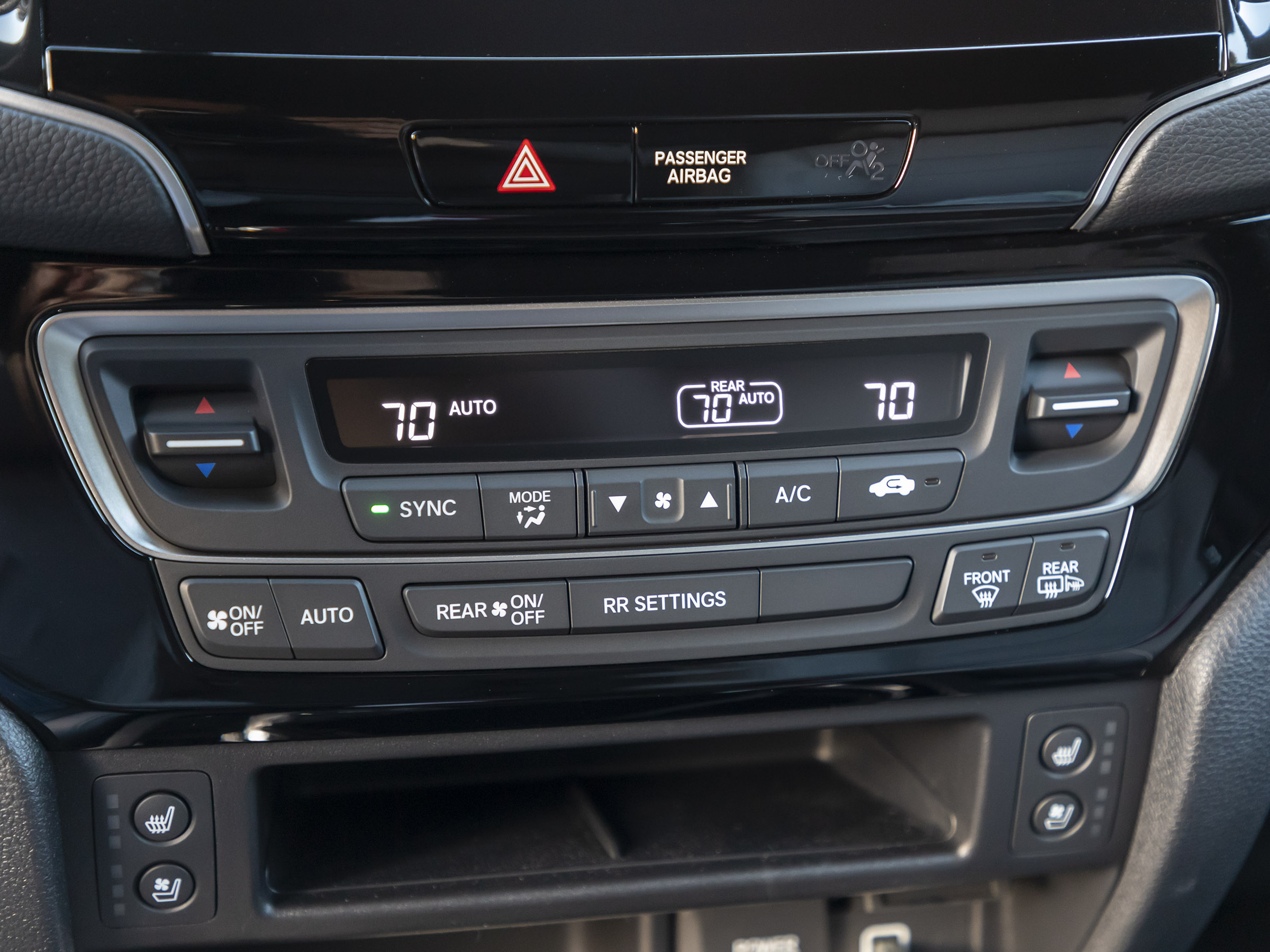 49 2019 Honda Passport Interior LT KBB