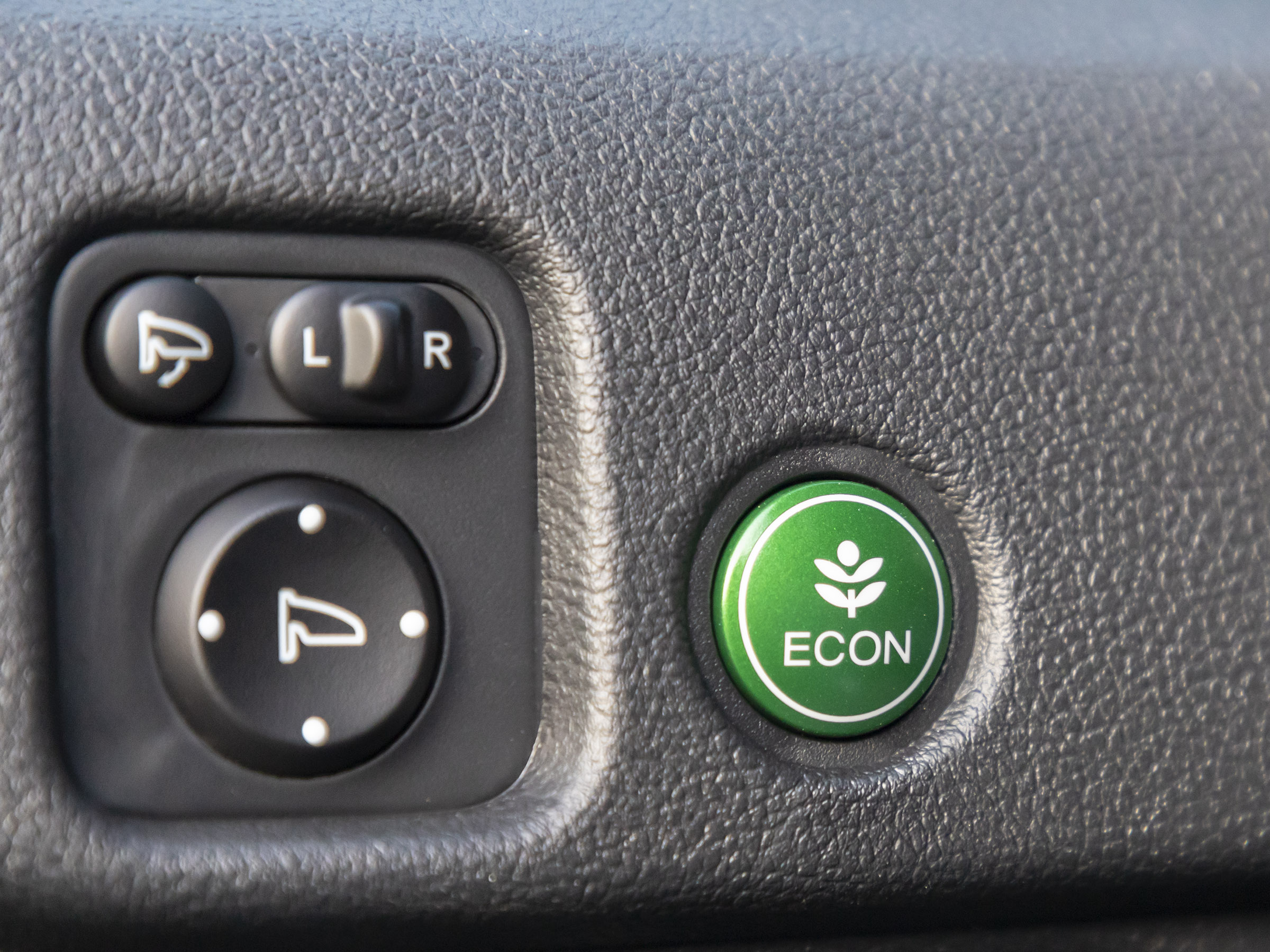 60 2019 Honda Passport Interior LT KBB