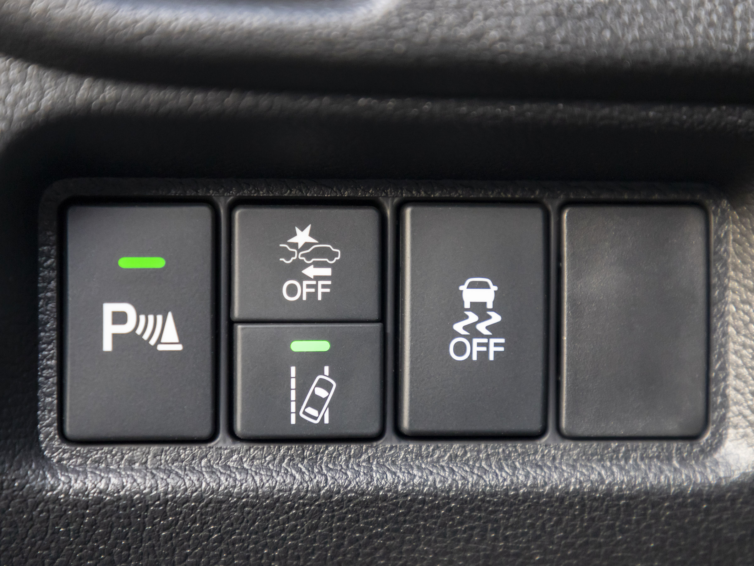 61 2019 Honda Passport Interior LT KBB