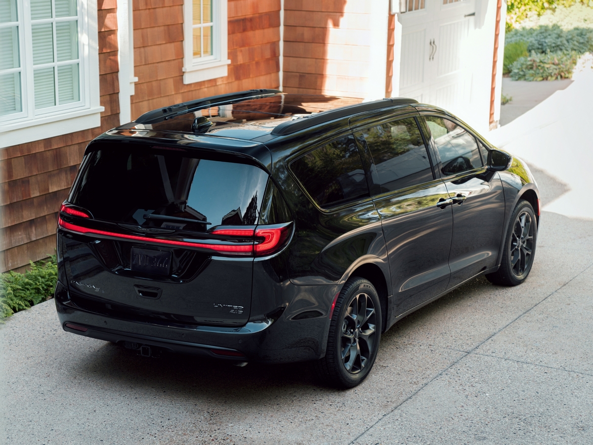 The 2021 Chrysler Pacifica lineup is highlighted by a new LED ta