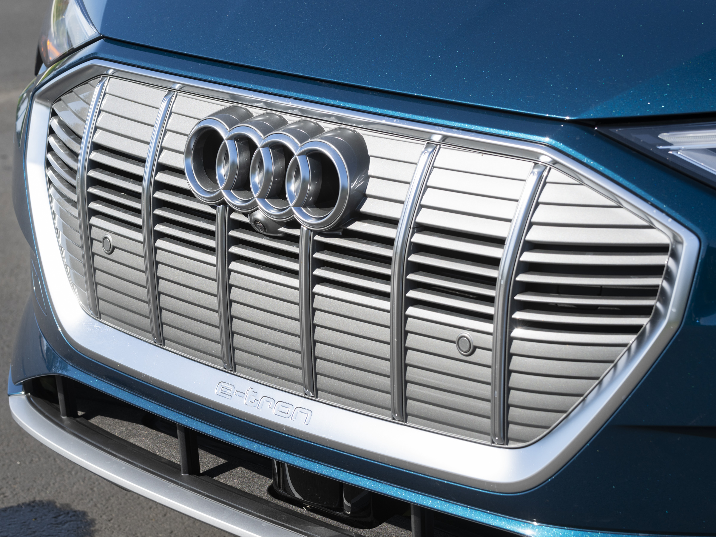 54 2020 Audi Etron LongTerm KBB