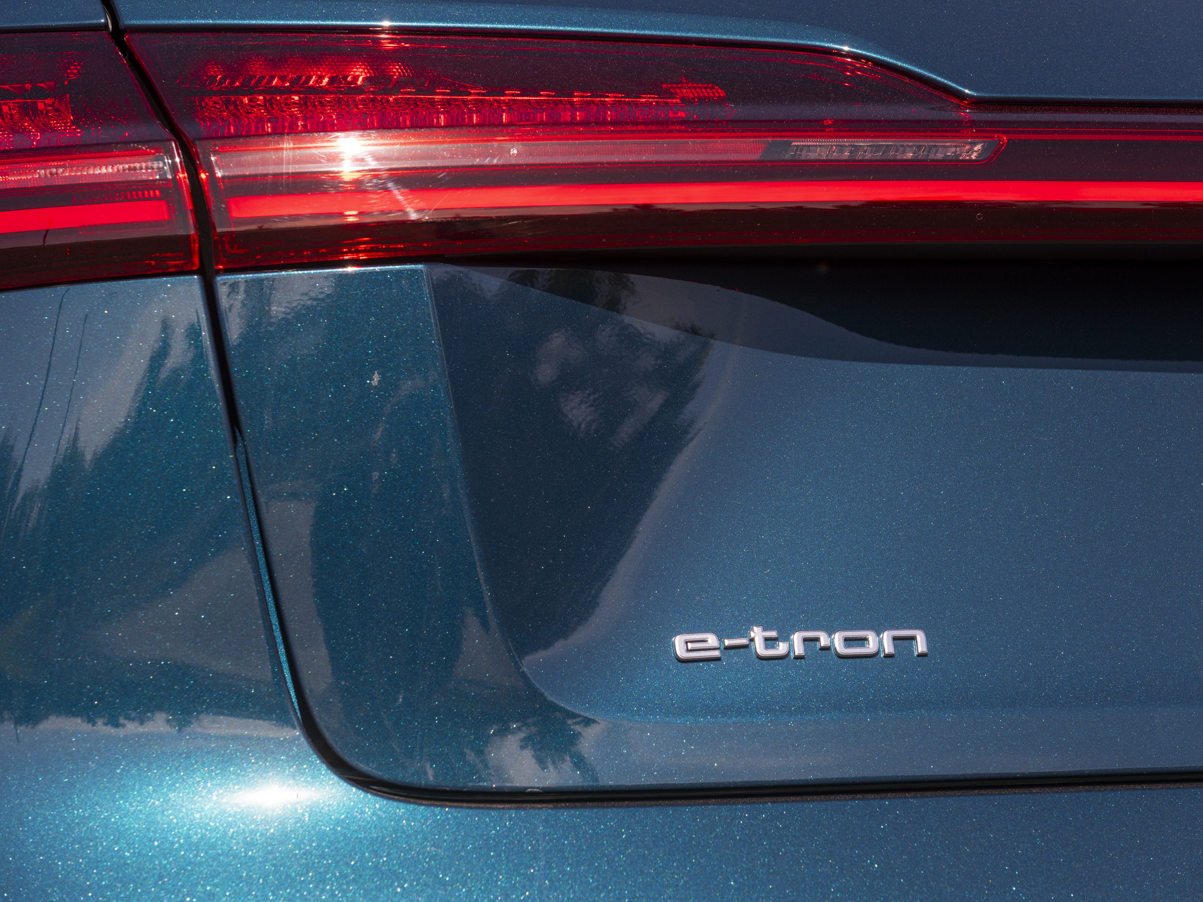 62 2020 Audi Etron LongTerm KBB
