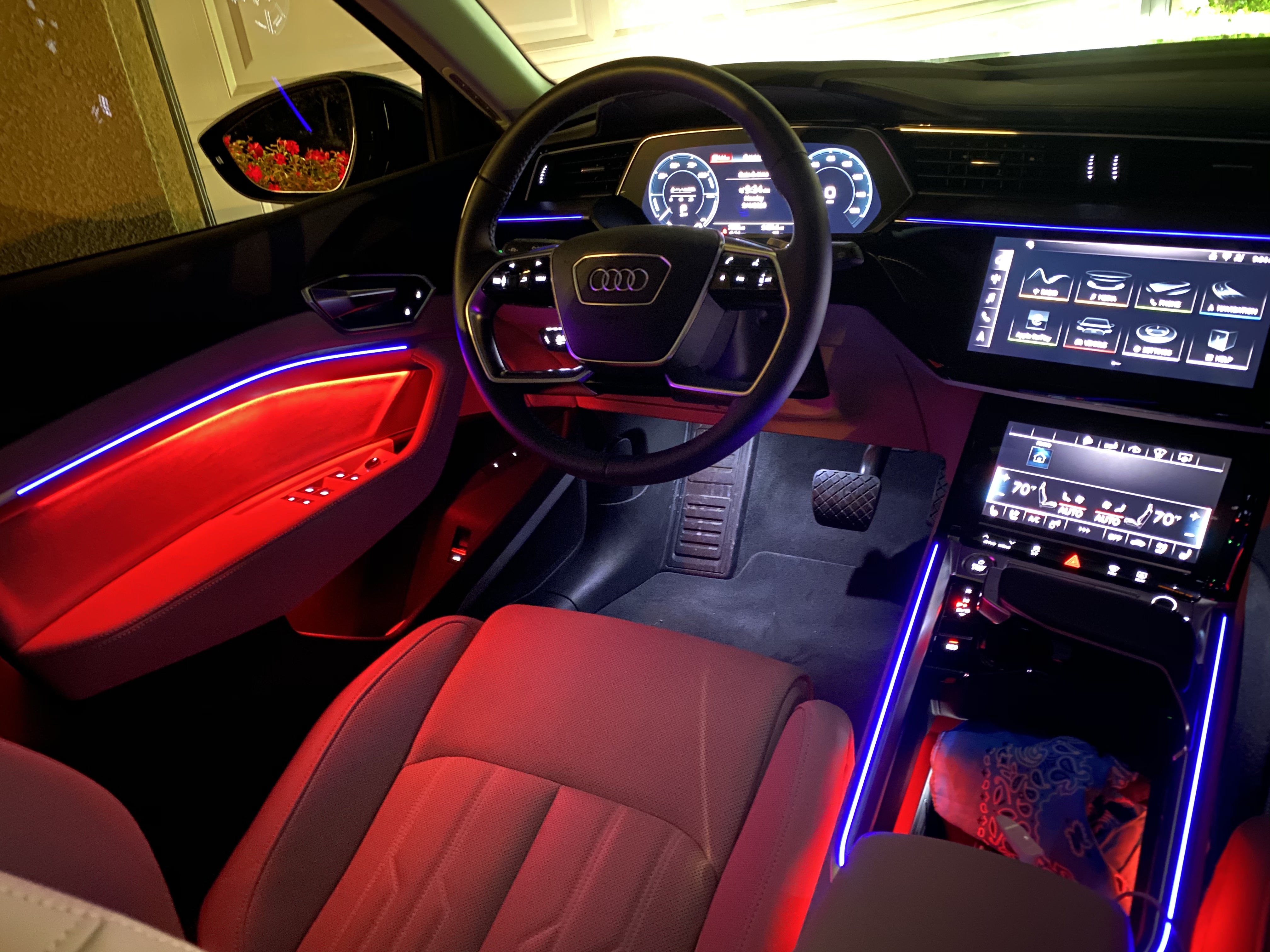 2019 Audi Etron Night Lighting 1
