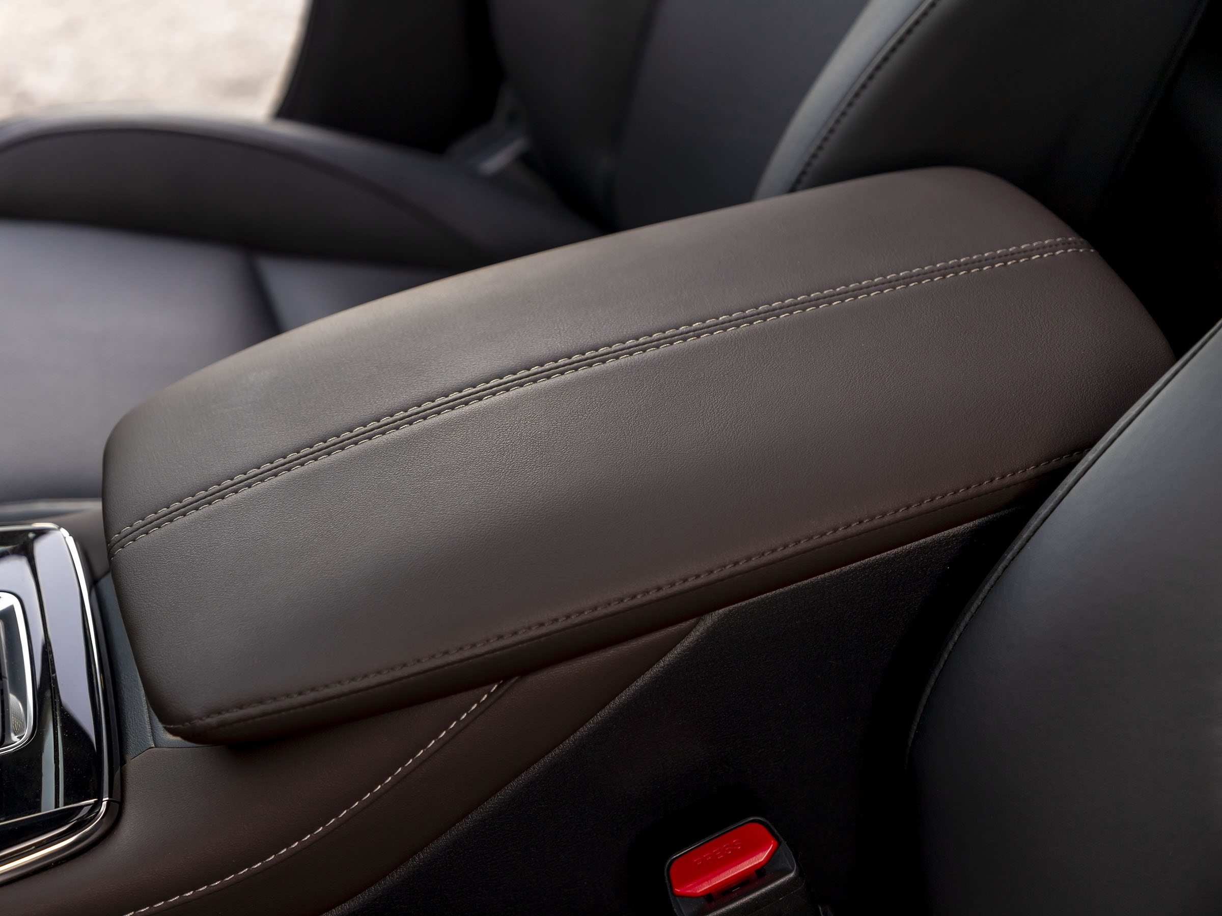 2021 Mazda CX-30 Turbo console cover