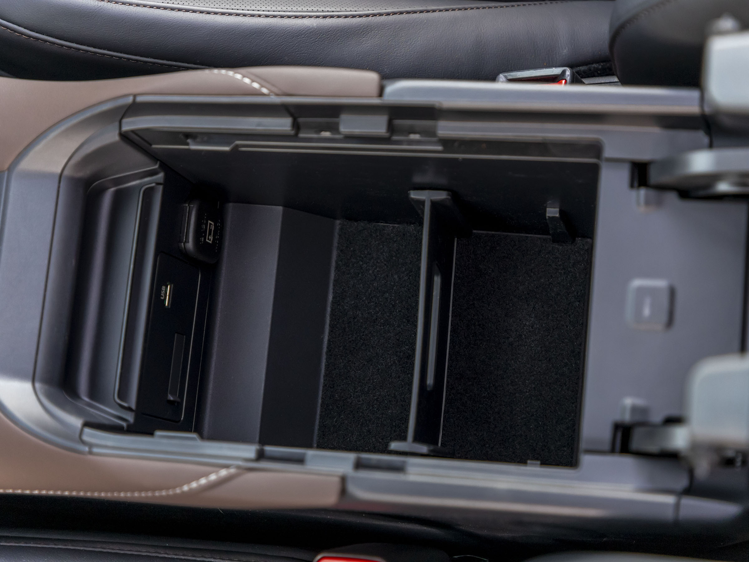 2021 Mazda CX-30 Turbo console storage