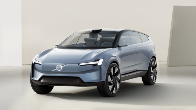 Volvo Concept Recharge Front Three Quarter