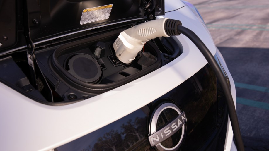 2023 Nissan LEAF charge port