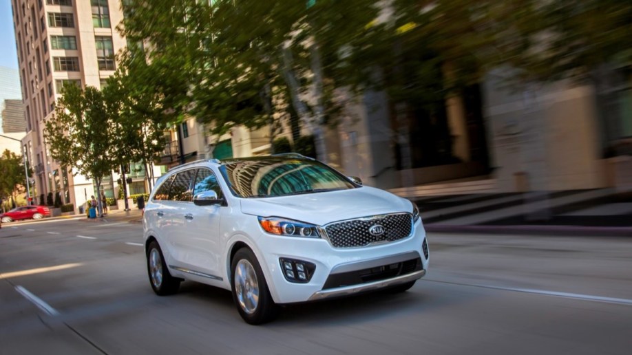 The 2016 Kia Sorento seen from a front quarter angle