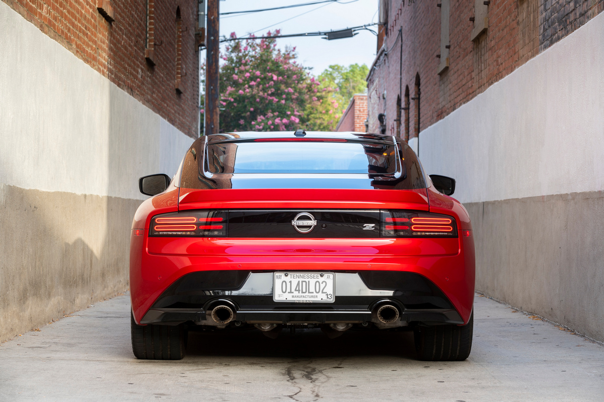 2023-nissan-z-performance-red-06