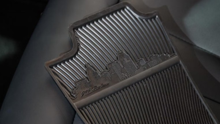 Chrysler-200-Detroit-Skyline-on-Floor-Mats-Auto-Parts-Warehouse