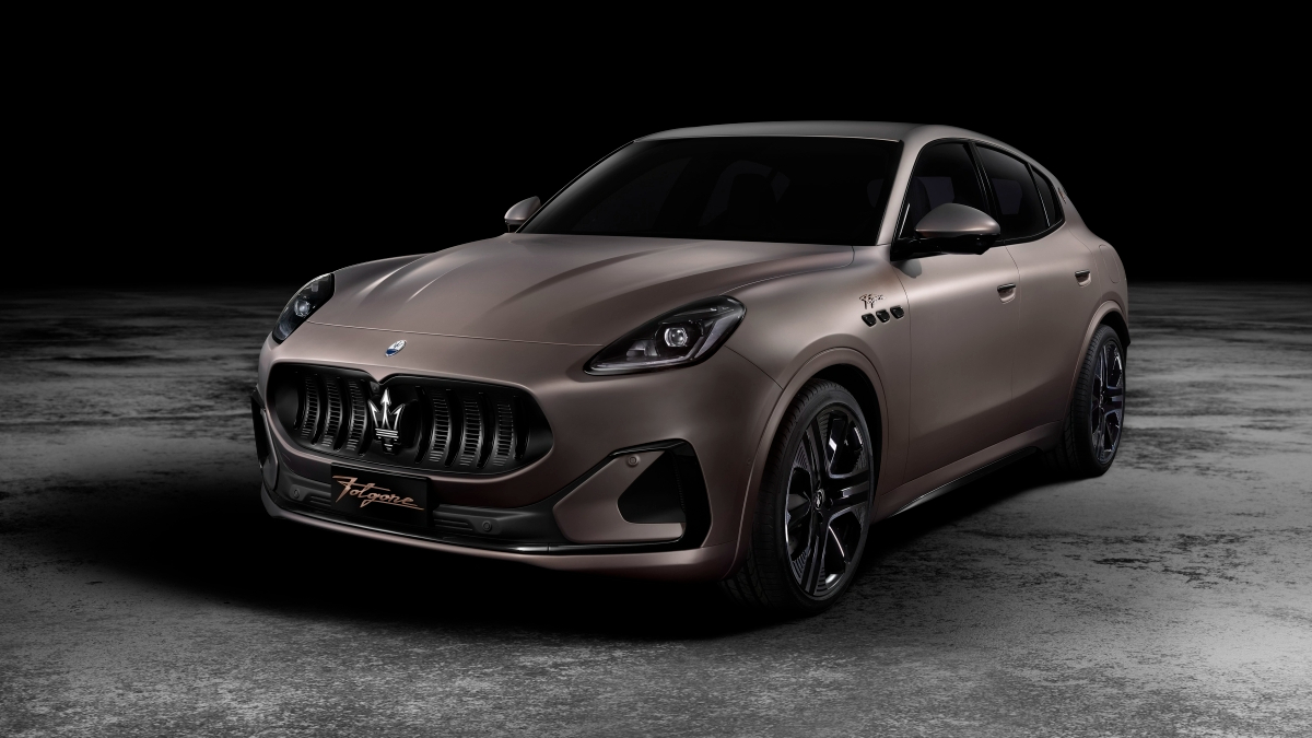The Maserati Grecale Folgore seen from a front quarter angle