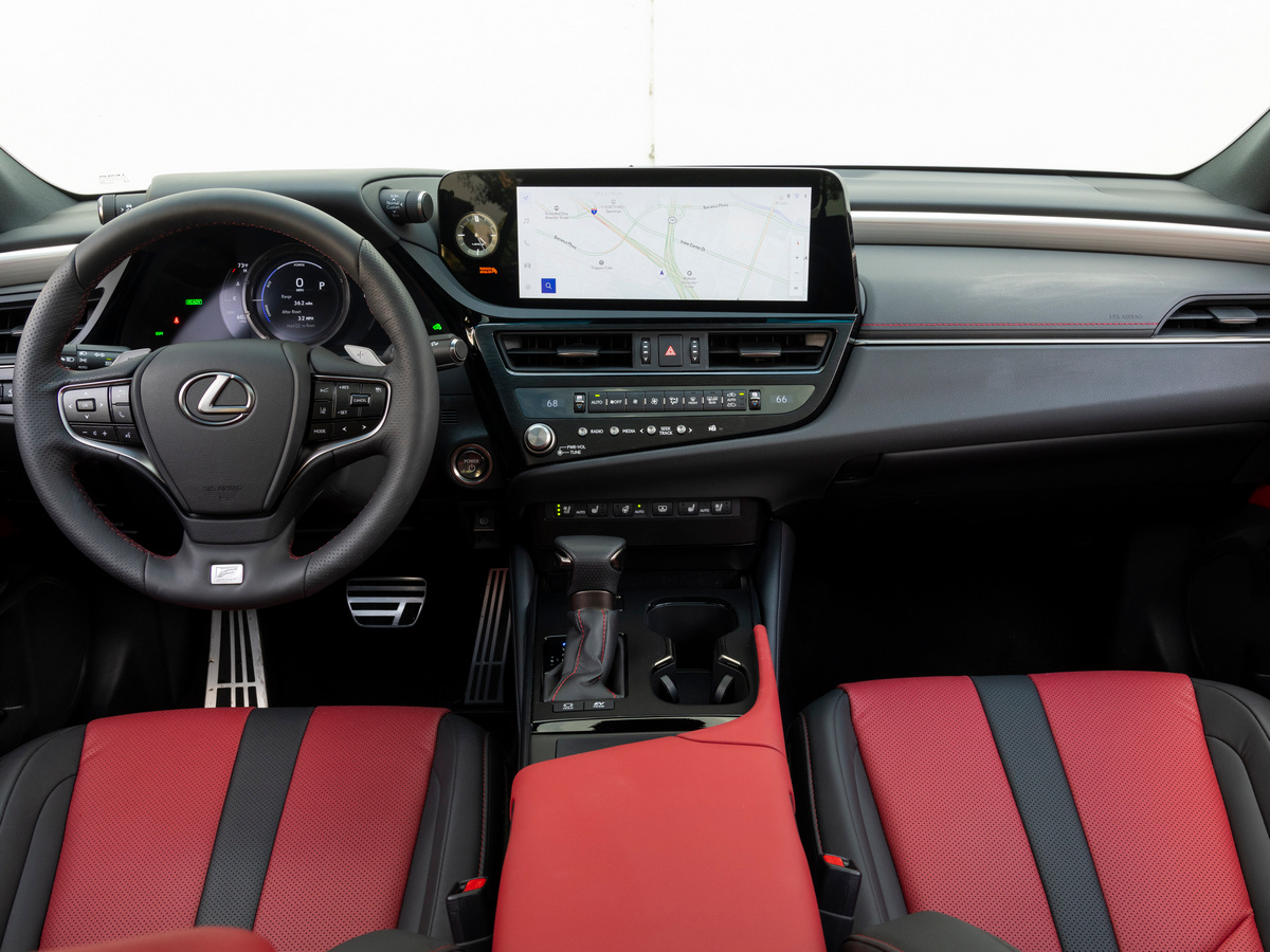 2023 Lexus ES 300h dash
